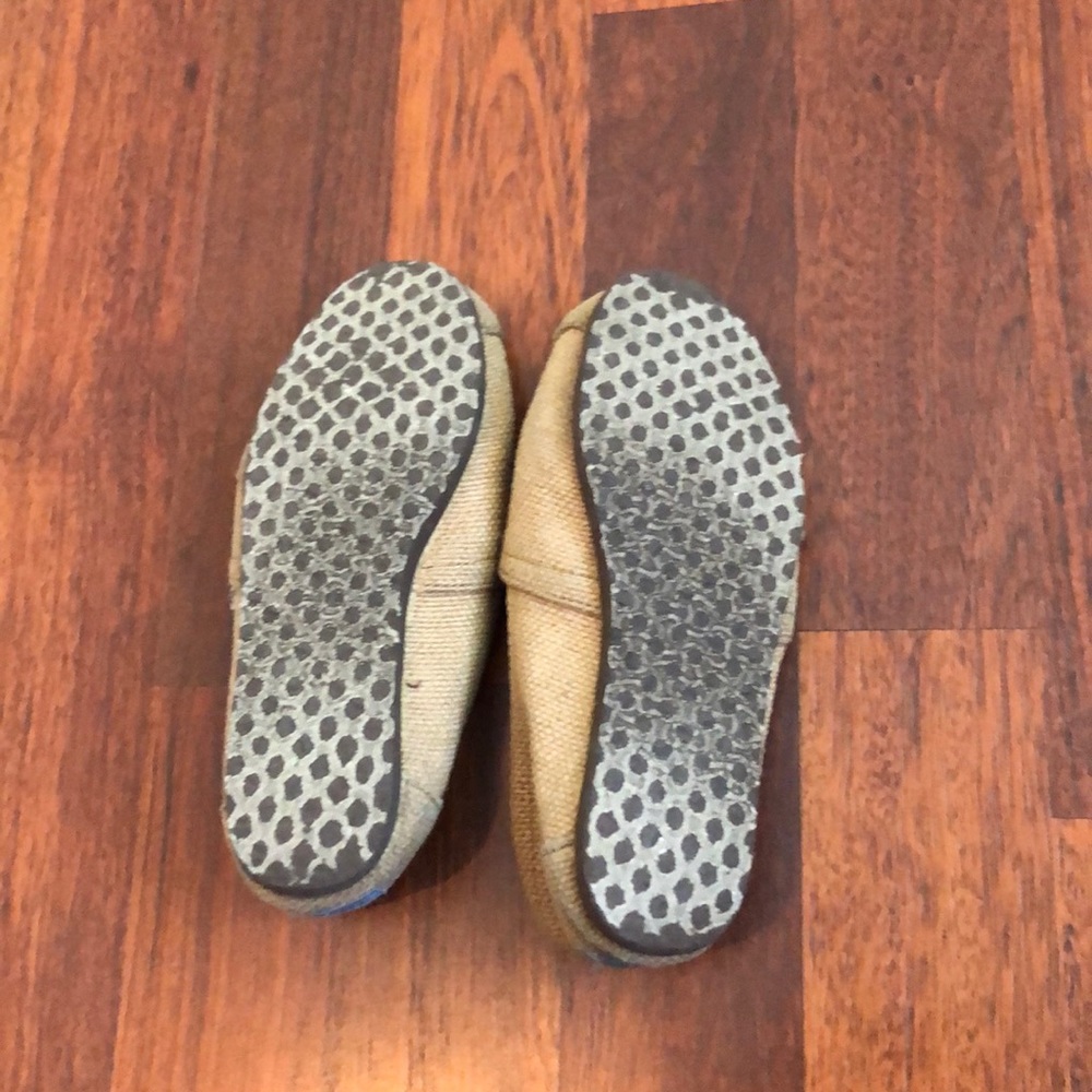 Toms - Picture 2 of 2